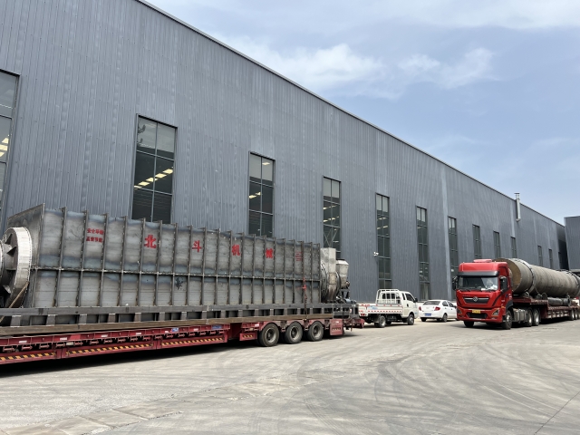 烘干機、炭化機全套生產(chǎn)線，四車浩浩蕩蕩齊發(fā)